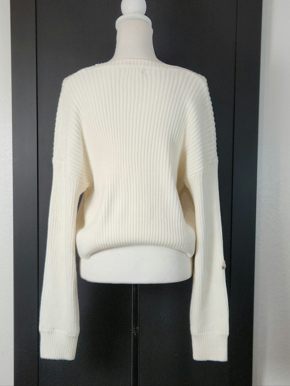 🌸 Very Truly Yours Embroidered Floral Cable Knit Sweater 🌸 - Picture 5 of 7